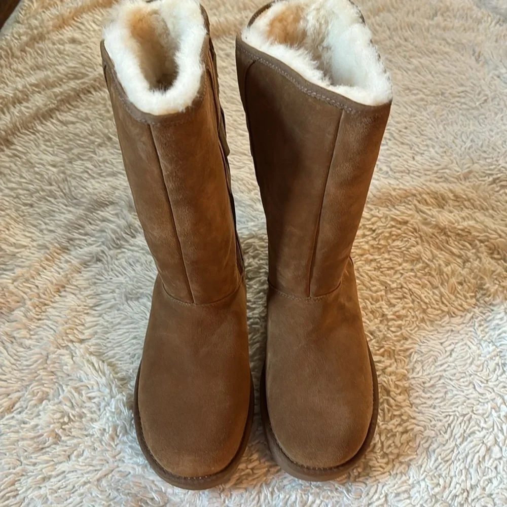 👢👢New in Box UGG Allegra Double Bow Chestnut tall  Boots size9